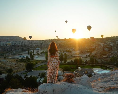 hot air balloons, valley, woman-5642319.jpg